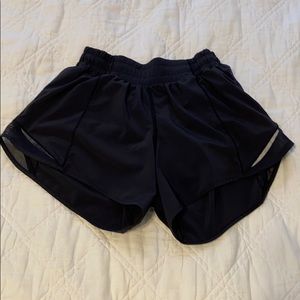 Lululemon Hotty Hot Shorts 2.5”